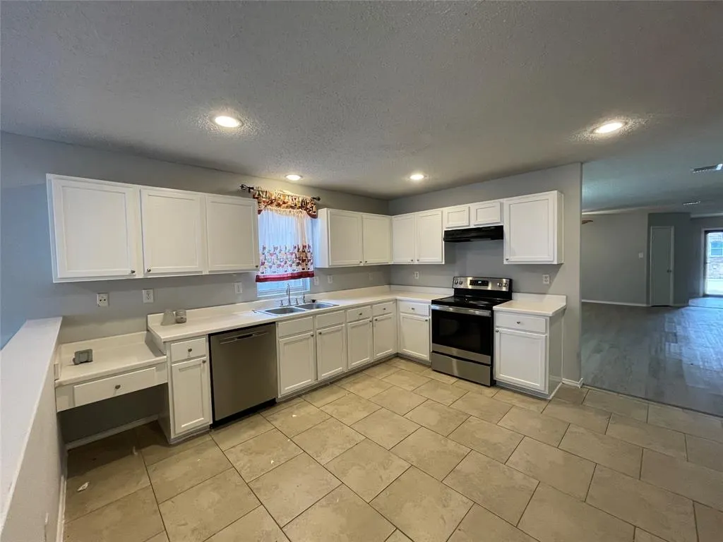 4611 Wedgewood Drive