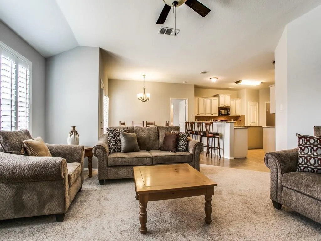 1097 Luton Drive