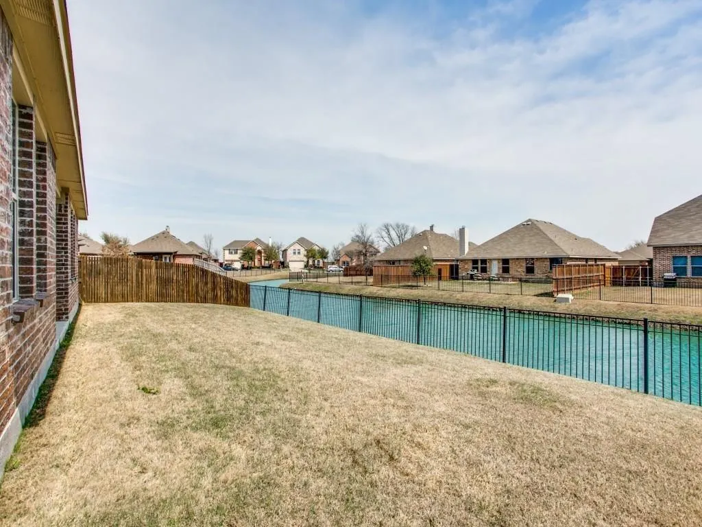 1097 Luton Drive