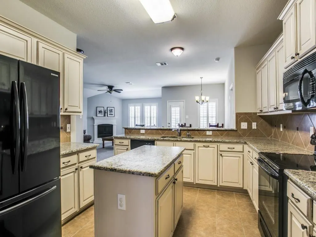 1097 Luton Drive