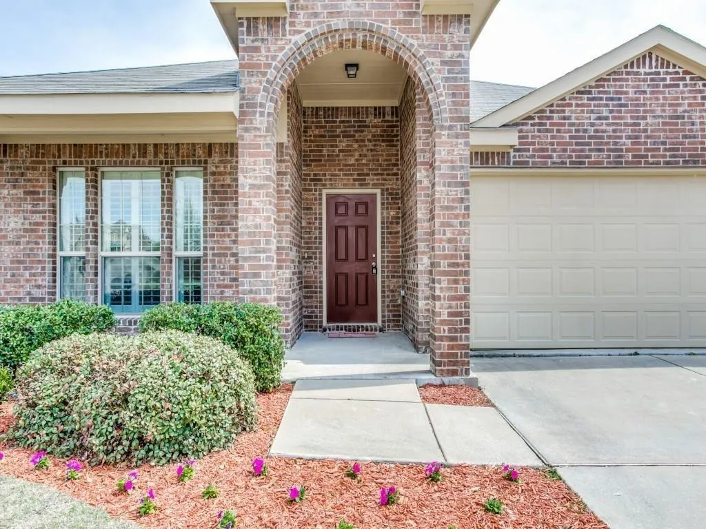 1097 Luton Drive