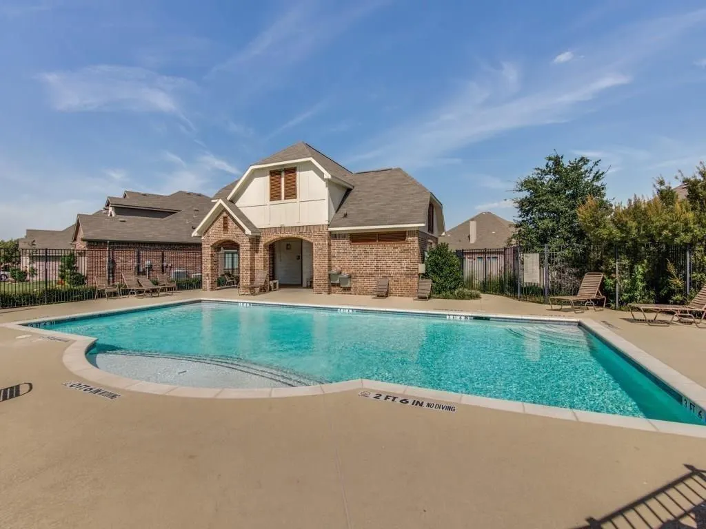 1097 Luton Drive
