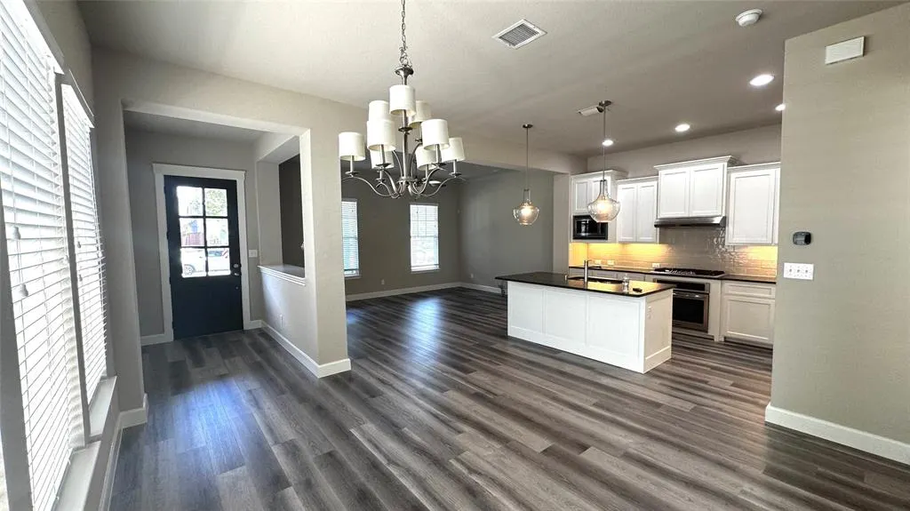 1033 Kennedy Drive