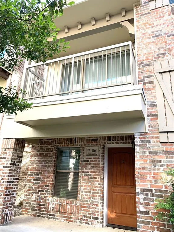 2106 Azure Pointe