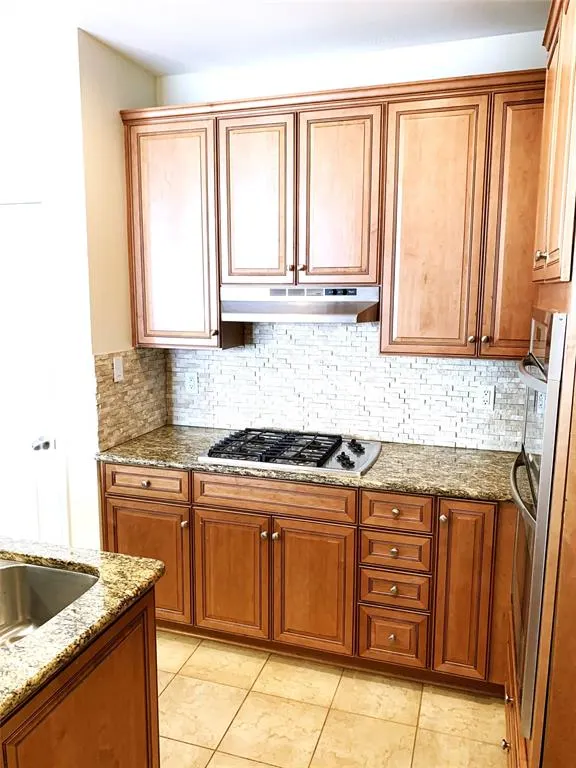 2106 Azure Pointe