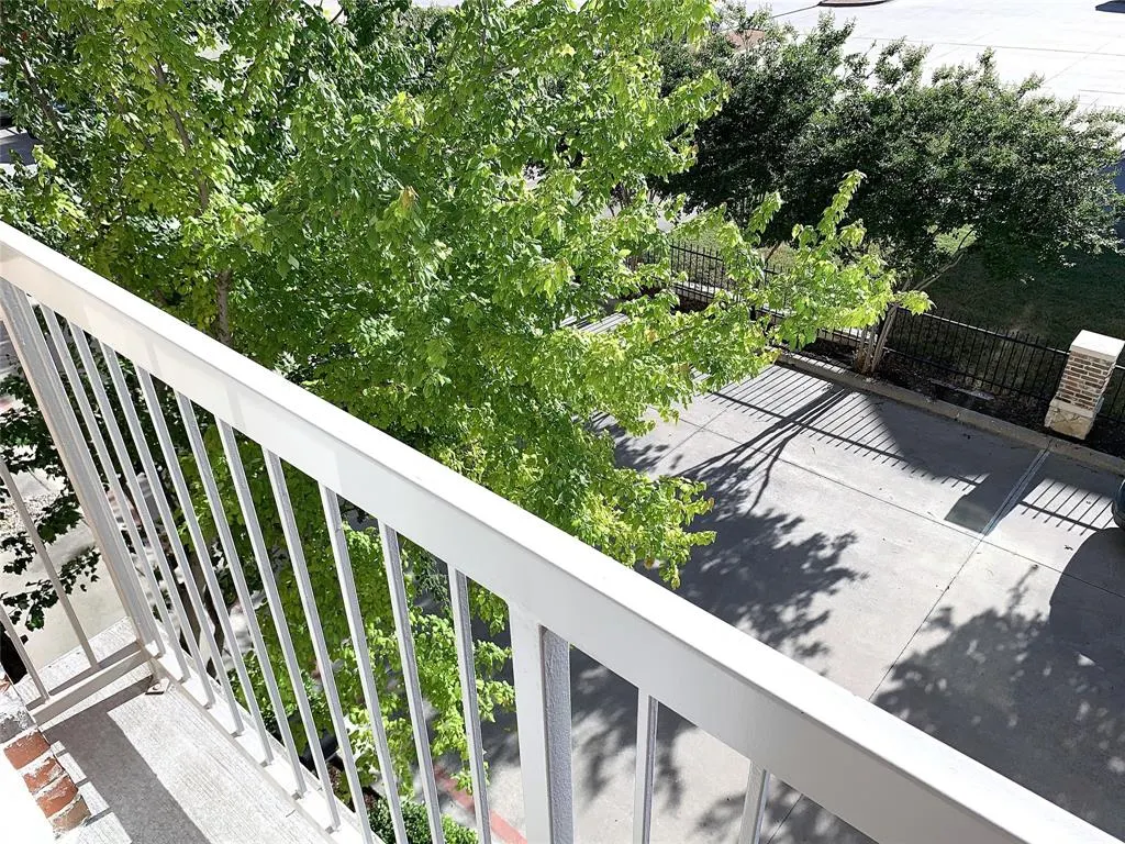 2106 Azure Pointe