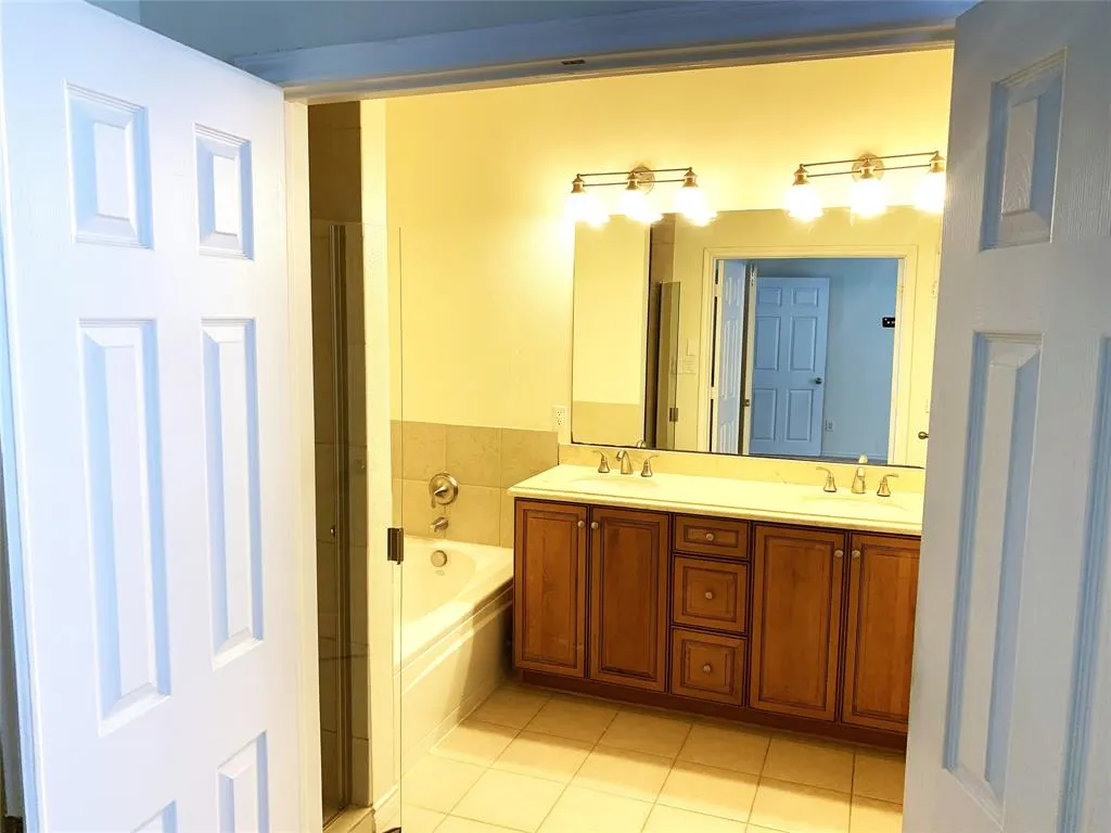 2106 Azure Pointe