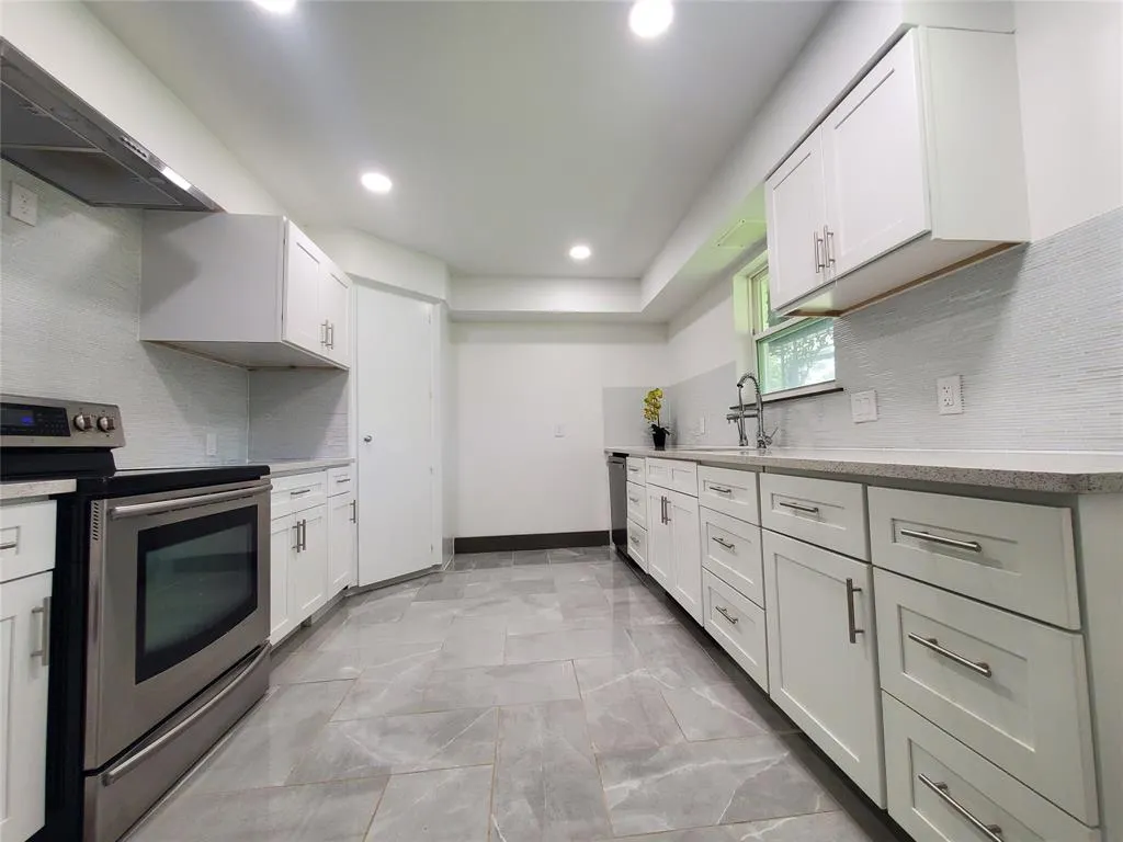 1227 Elmwood Drive