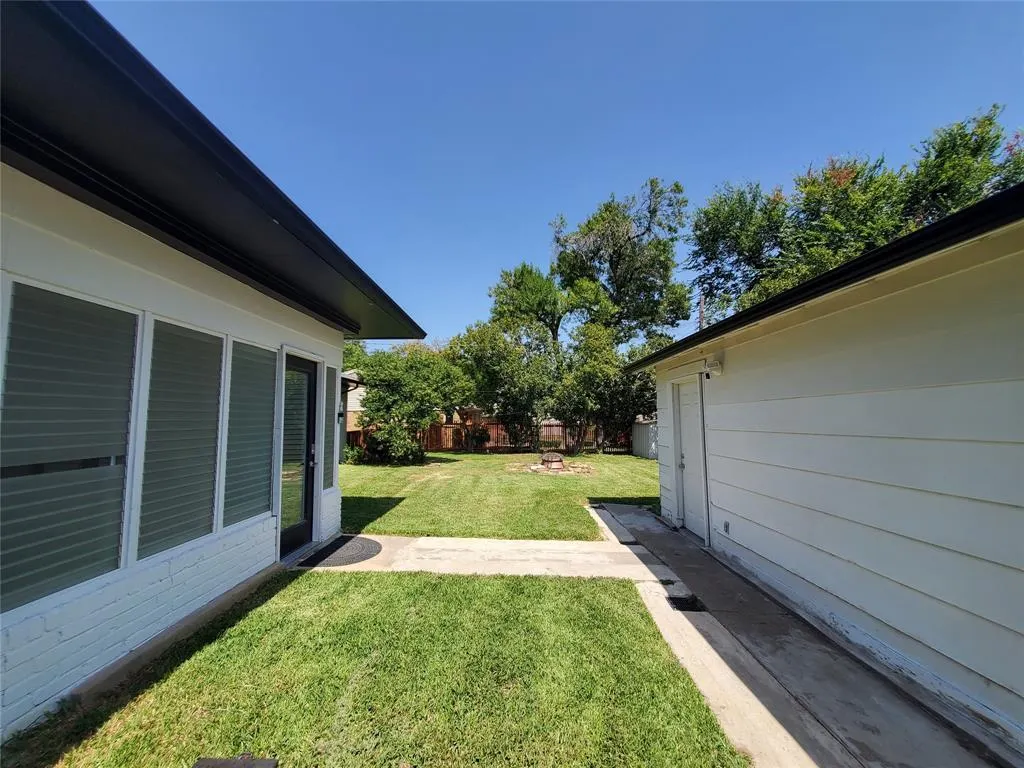 1227 Elmwood Drive