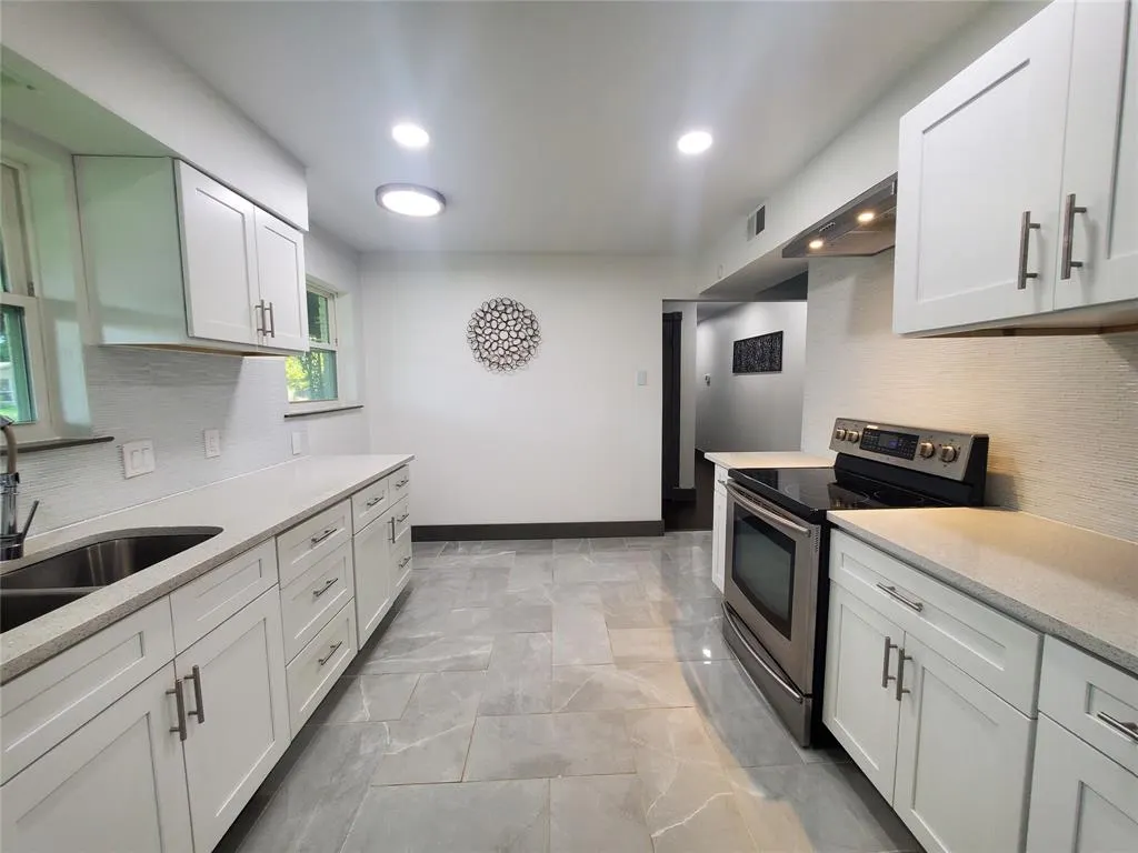 1227 Elmwood Drive