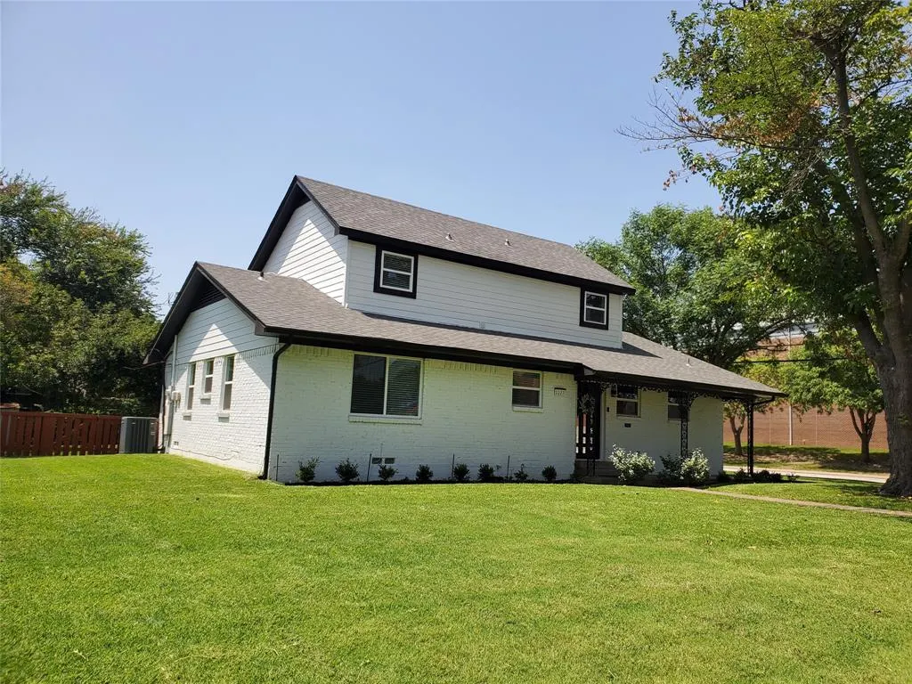 1227 Elmwood Drive