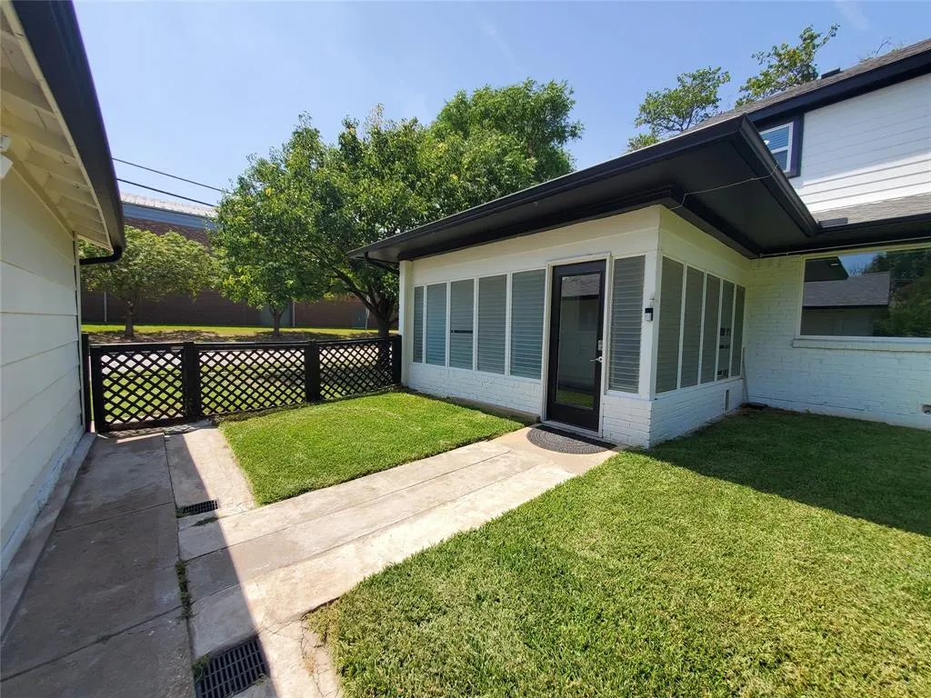 1227 Elmwood Drive