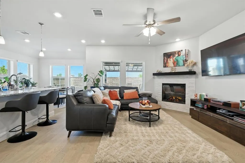 1812 Valencia Drive