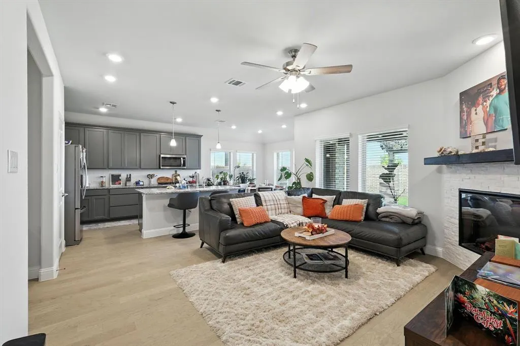1812 Valencia Drive