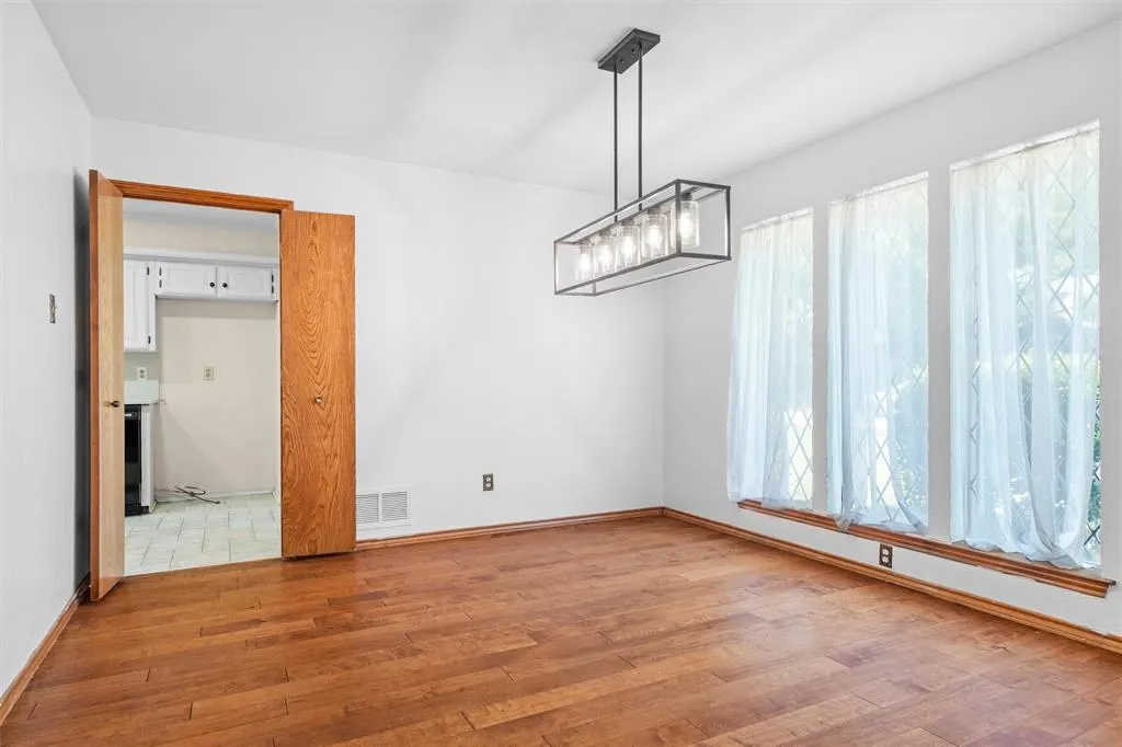 1204 Kenshire Lane