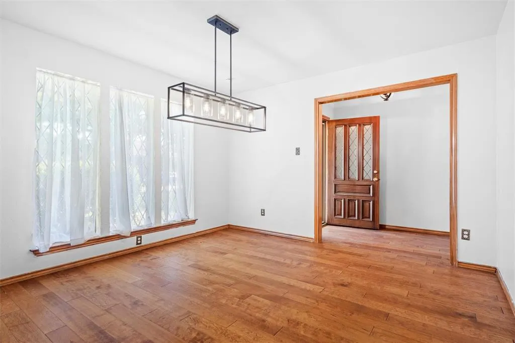 1204 Kenshire Lane