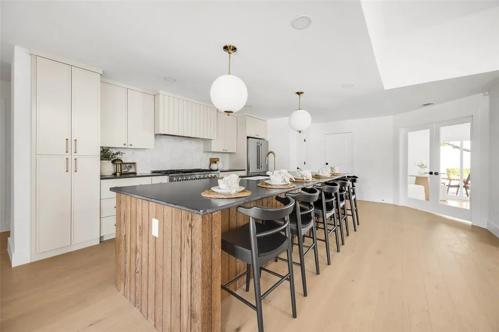 7131 Roundrock Road