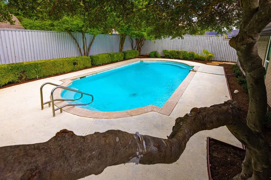 7131 Roundrock Road