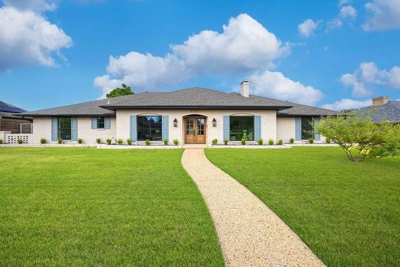 7131 Roundrock Road