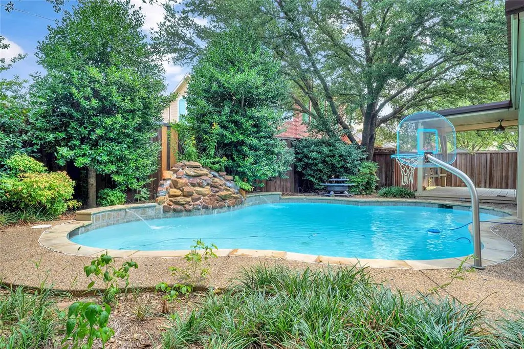 2021 Country Brook Lane