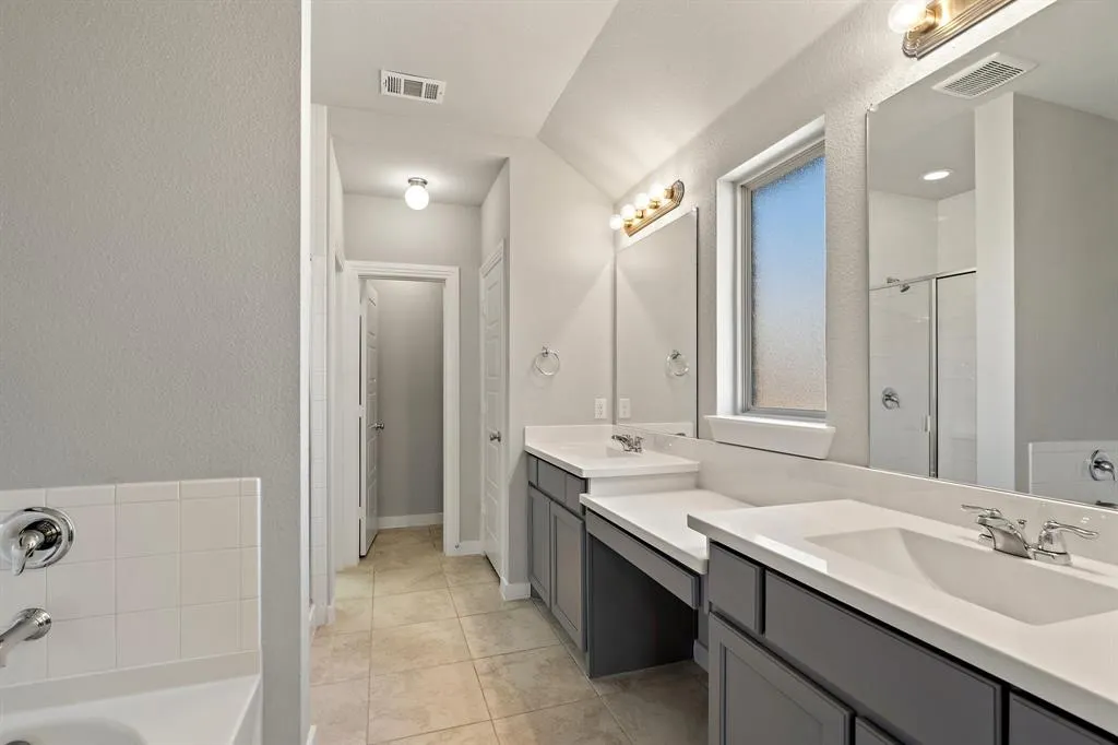 1401 Macaw Court