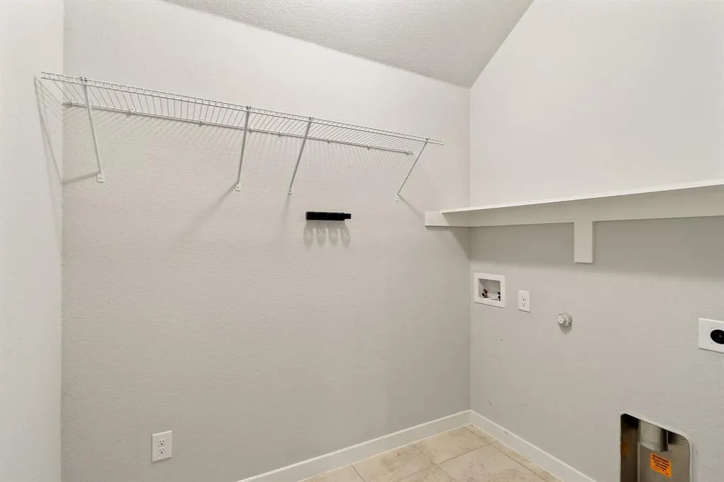 1401 Macaw Court