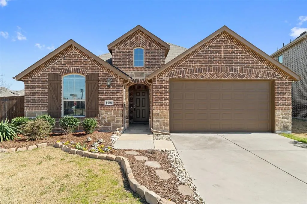 1401 Macaw Court