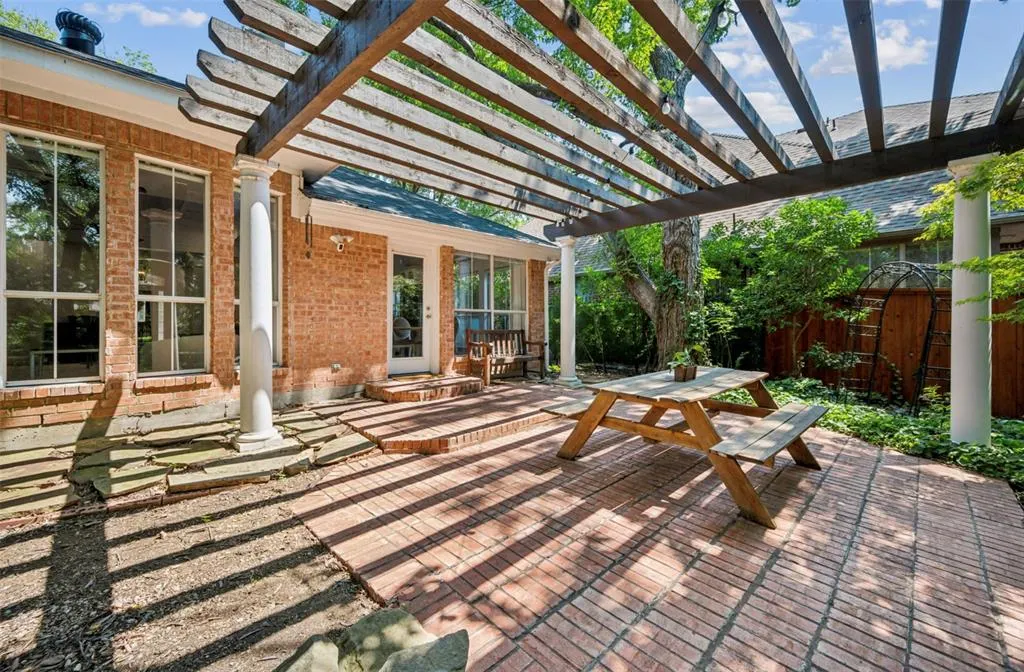815 Rolling Meadows Court
