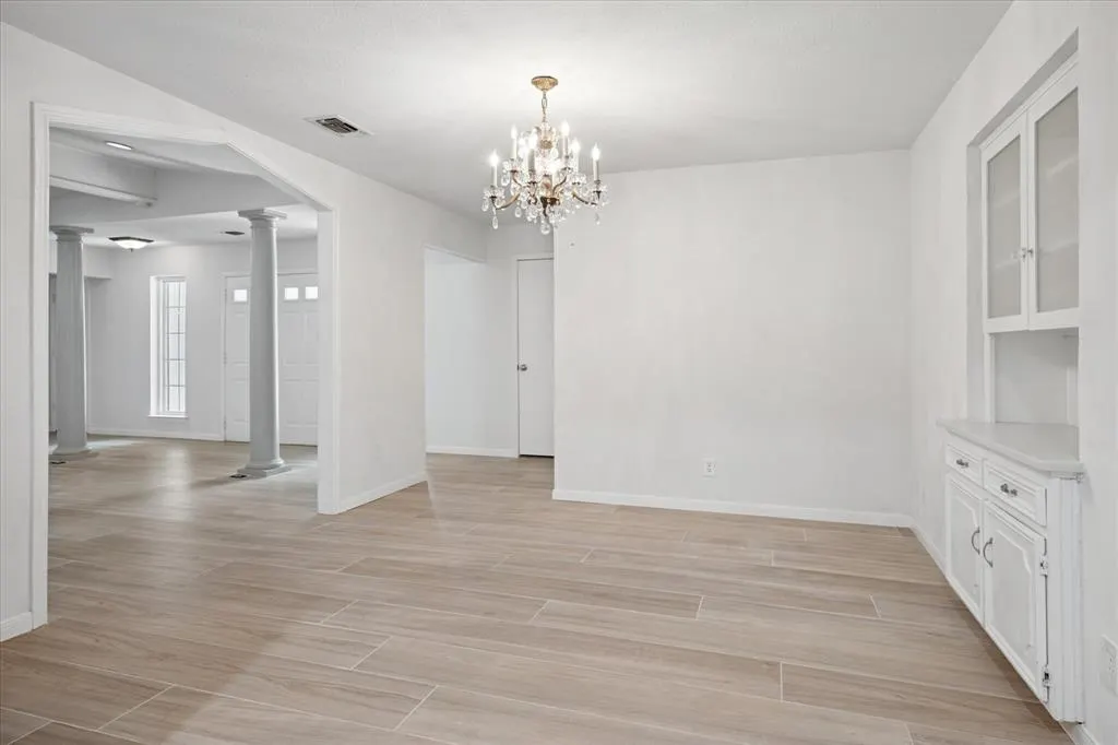 2801 Elmcrest Circle