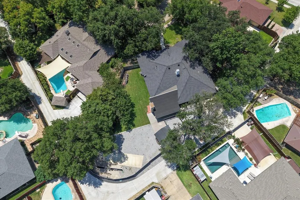2801 Elmcrest Circle