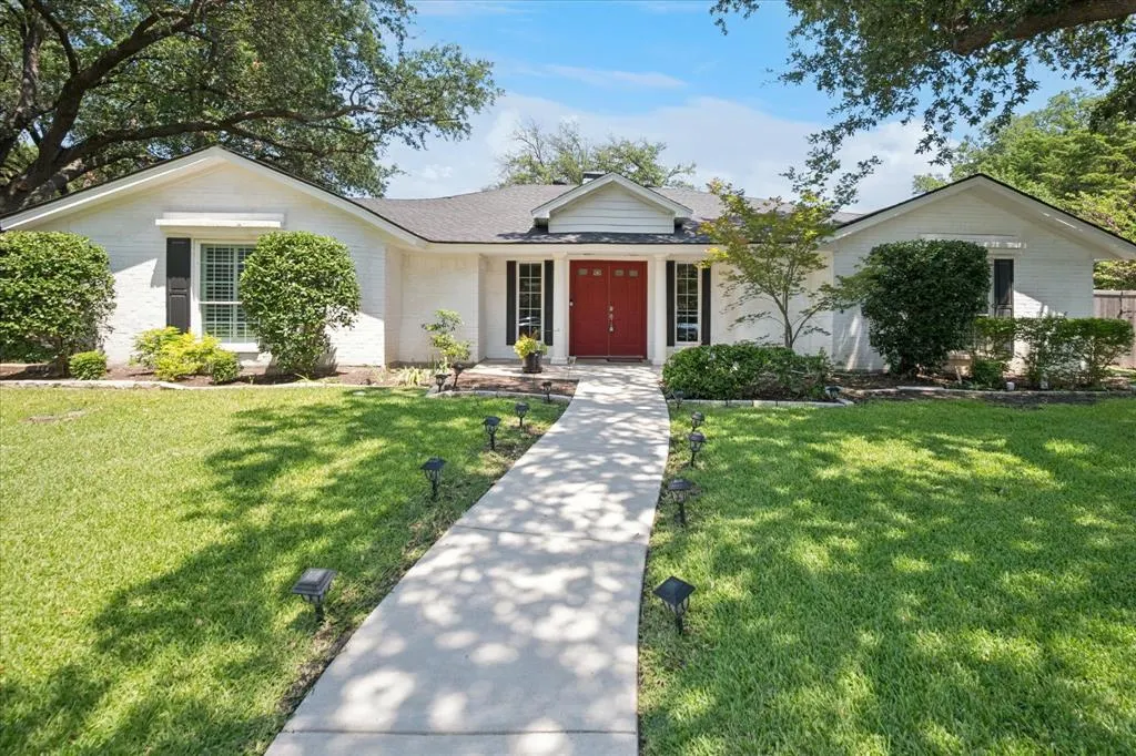 2801 Elmcrest Circle