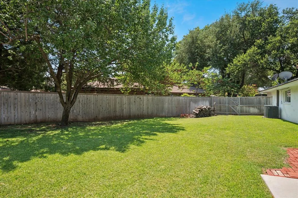 2801 Elmcrest Circle