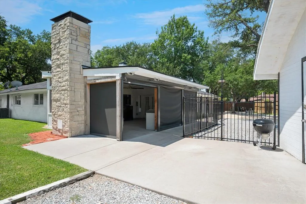 2801 Elmcrest Circle