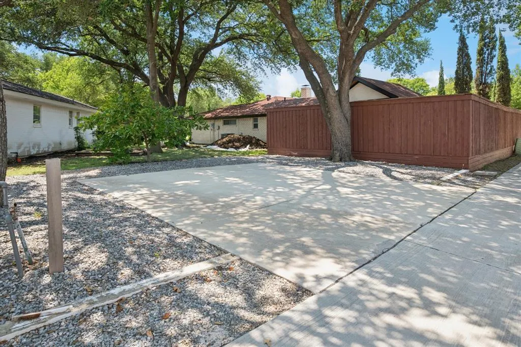 2801 Elmcrest Circle
