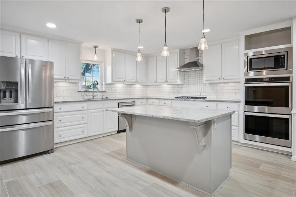 2801 Elmcrest Circle