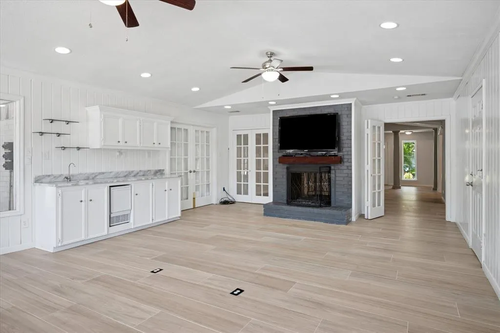 2801 Elmcrest Circle