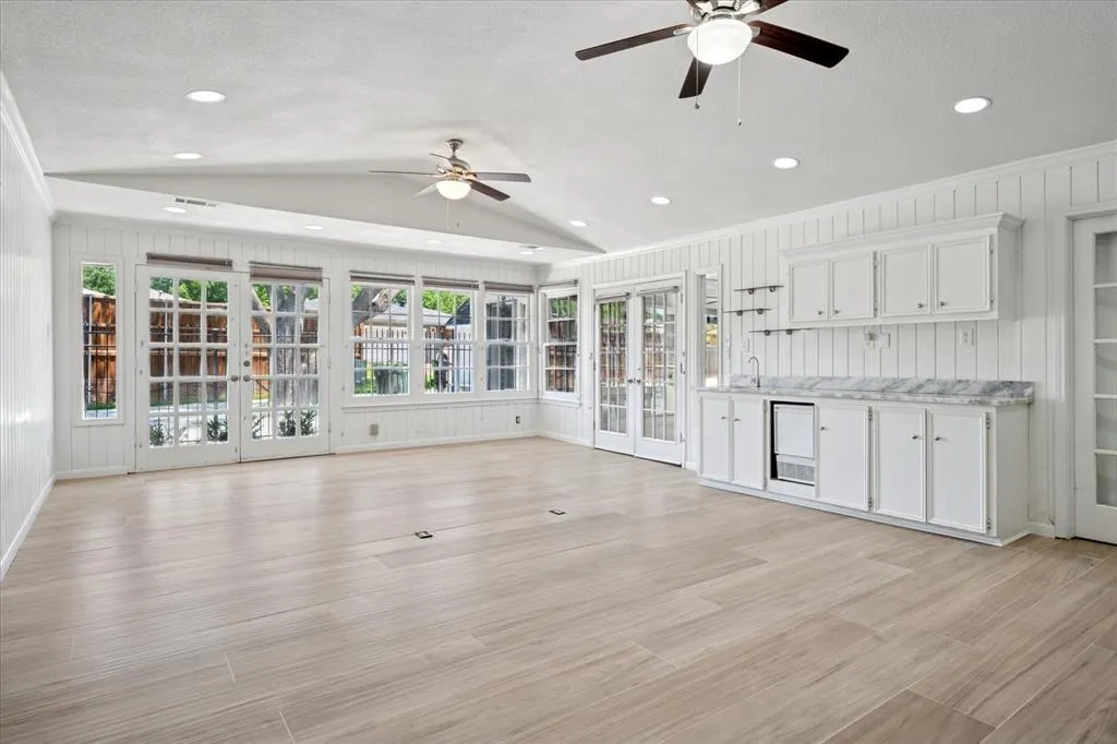 2801 Elmcrest Circle