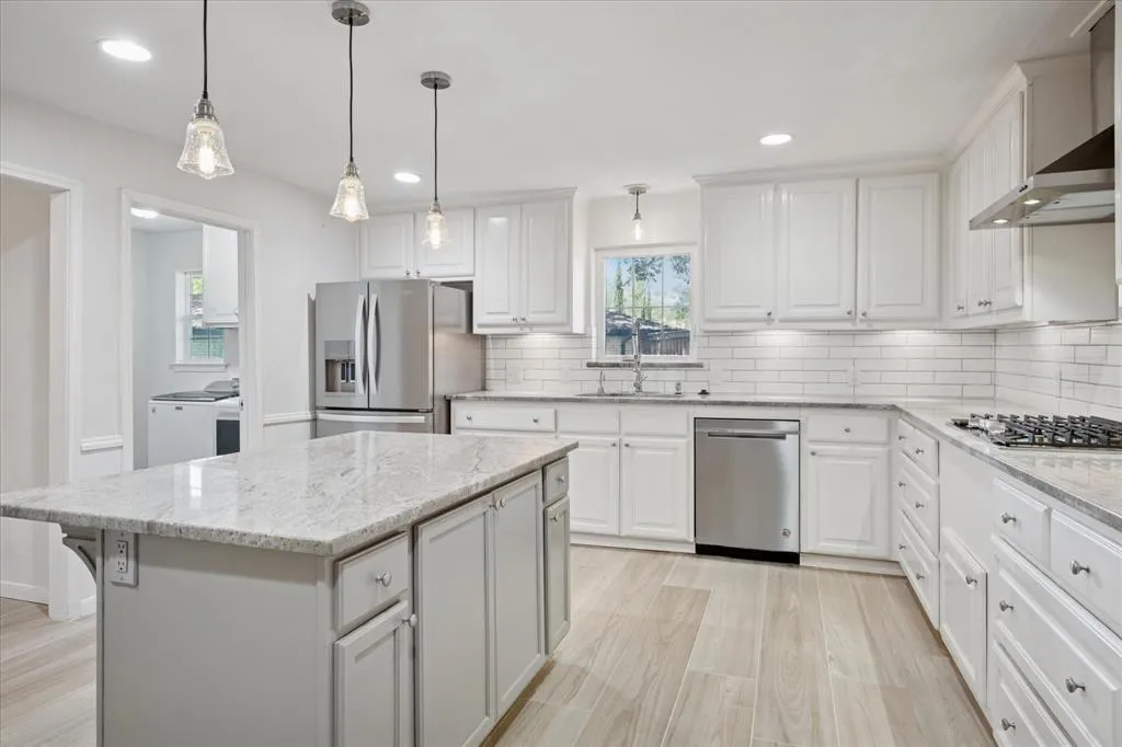 2801 Elmcrest Circle