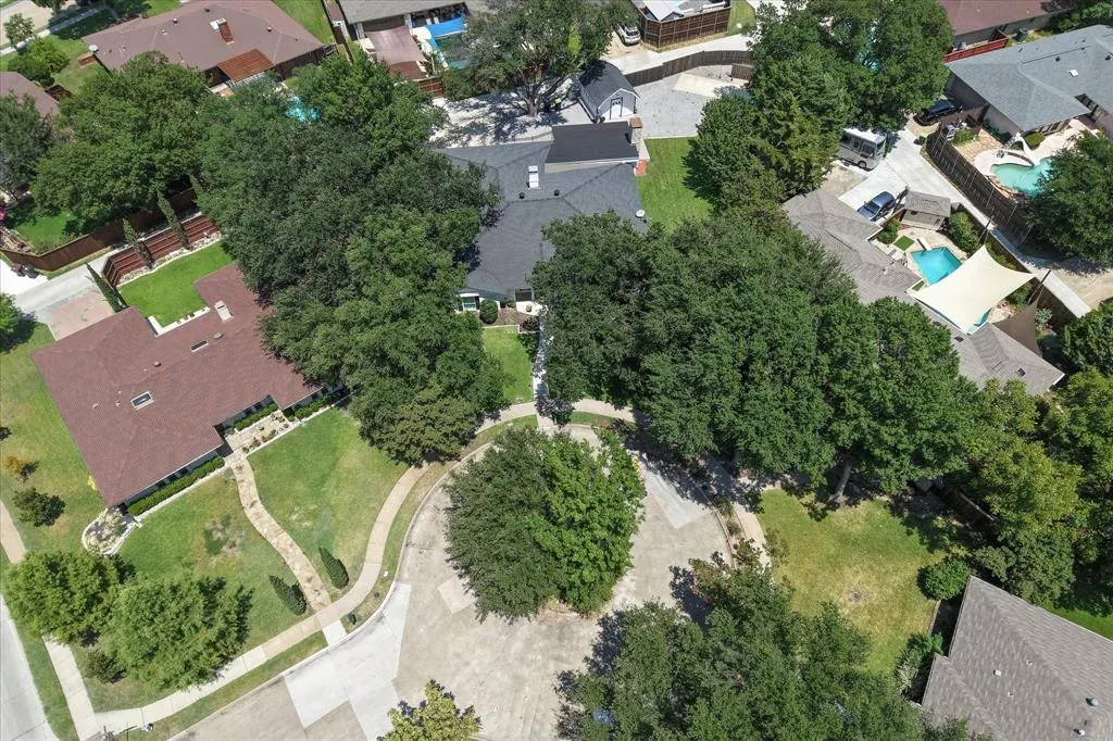 2801 Elmcrest Circle