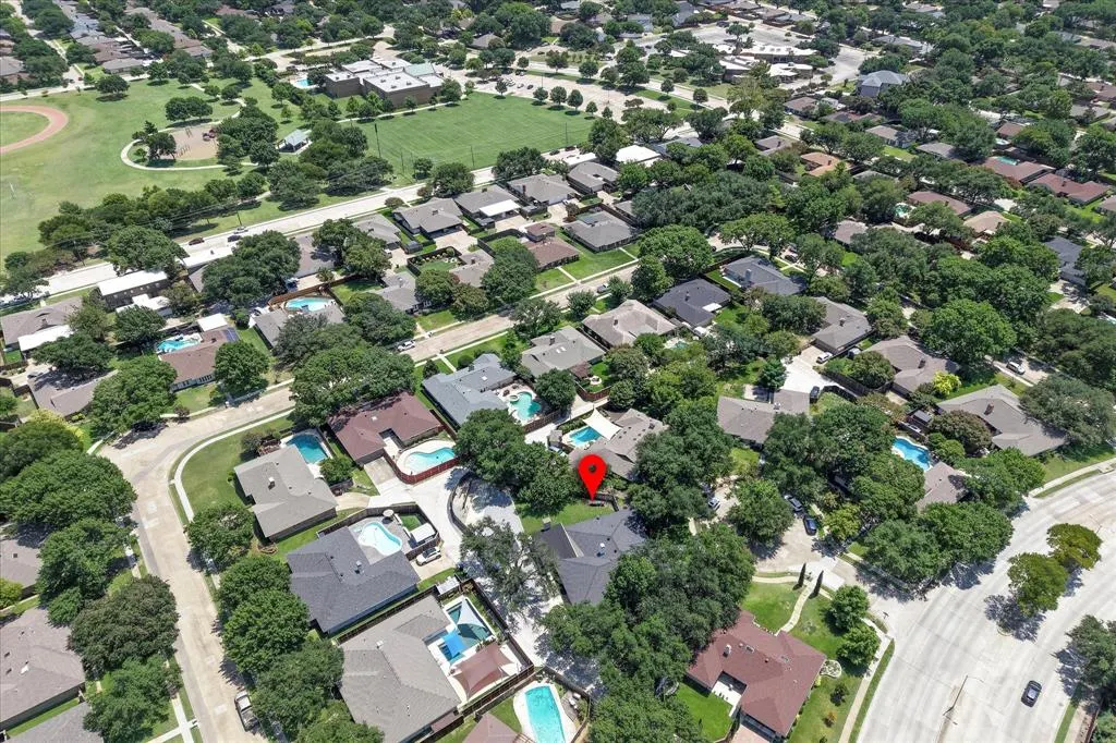 2801 Elmcrest Circle