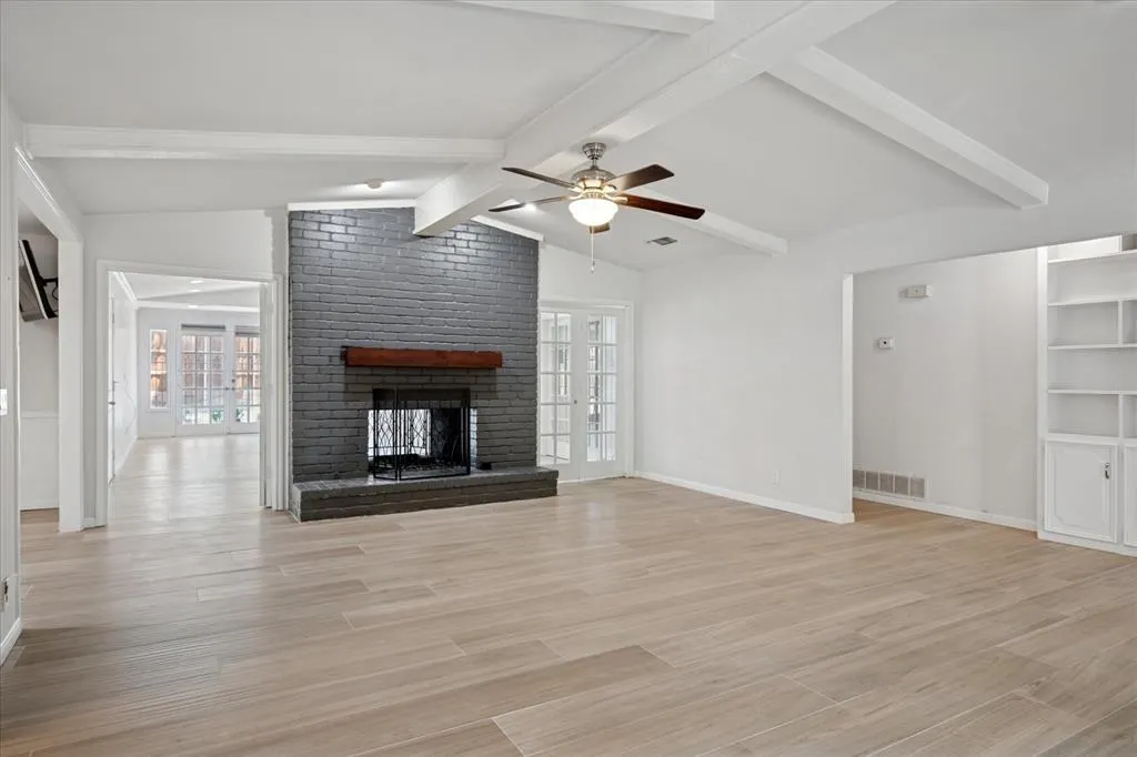 2801 Elmcrest Circle