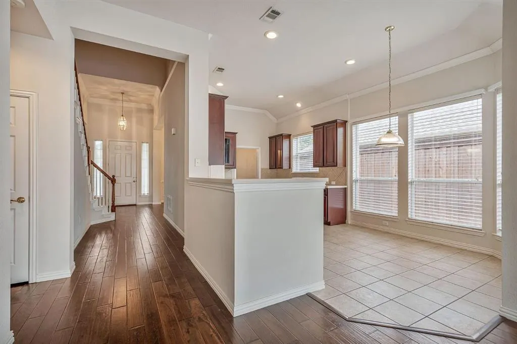 3469 Lincoln Drive