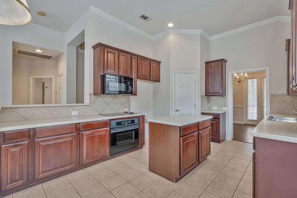 3469 Lincoln Drive