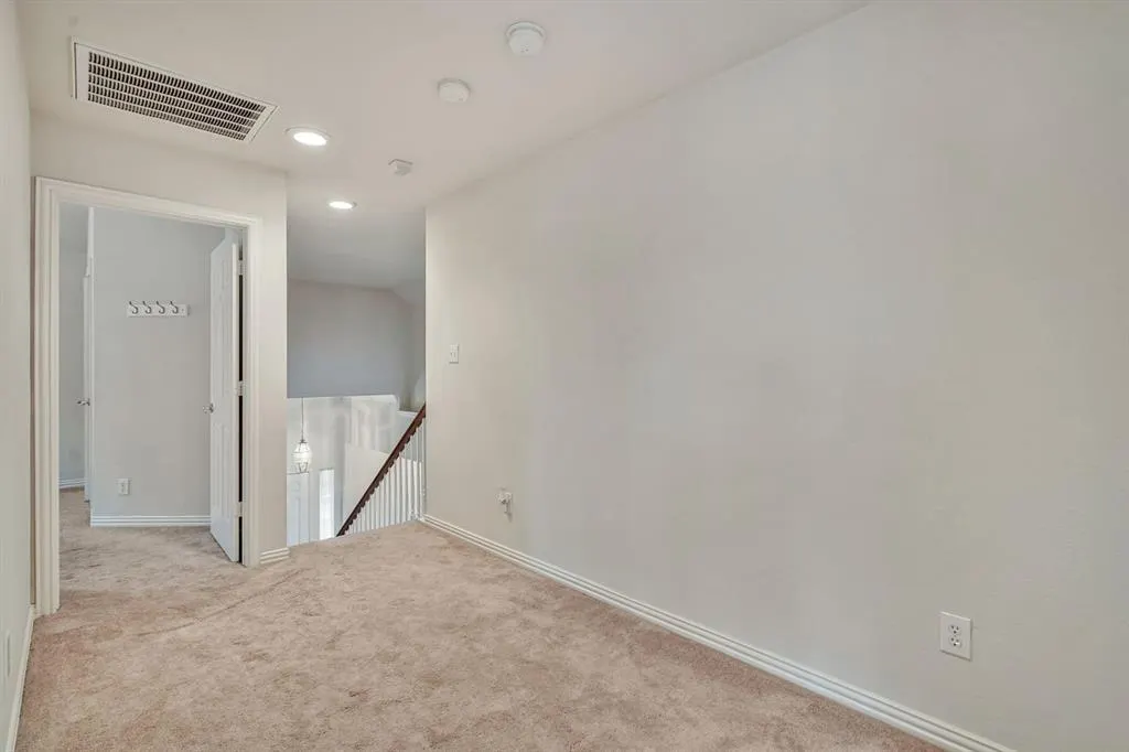 3469 Lincoln Drive