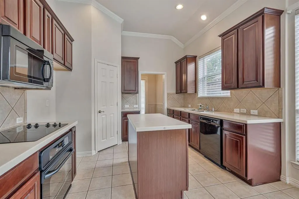 3469 Lincoln Drive