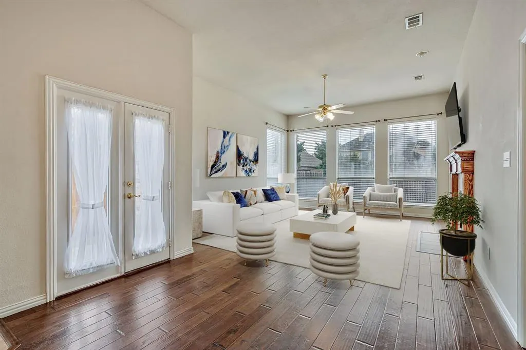3469 Lincoln Drive
