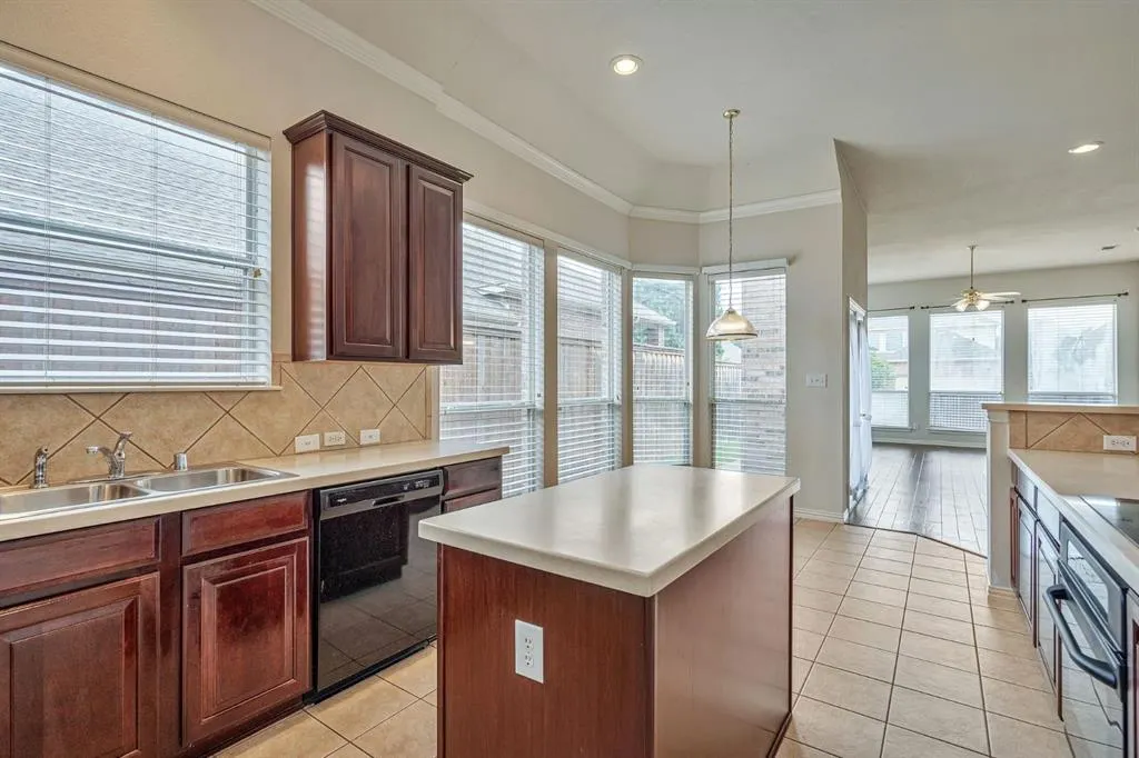 3469 Lincoln Drive