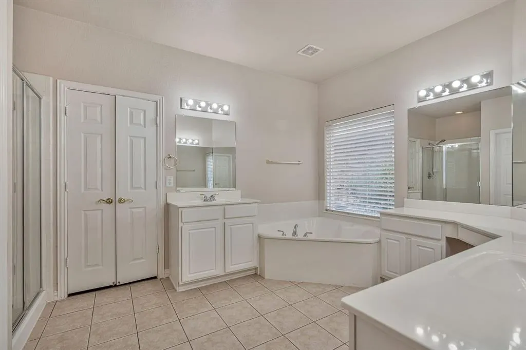 3469 Lincoln Drive
