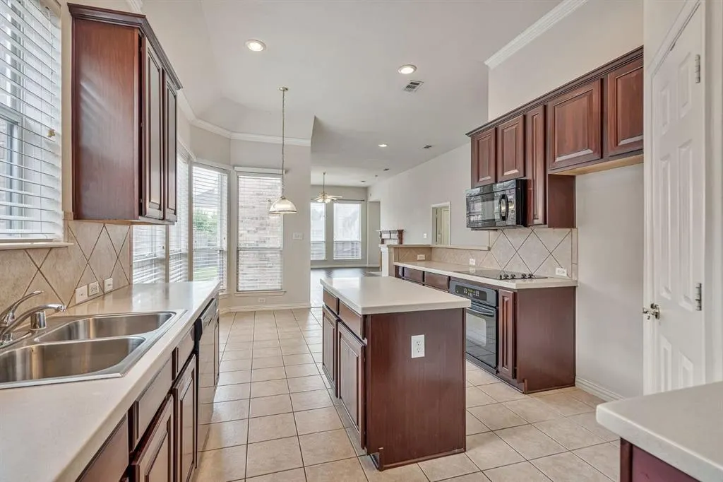 3469 Lincoln Drive