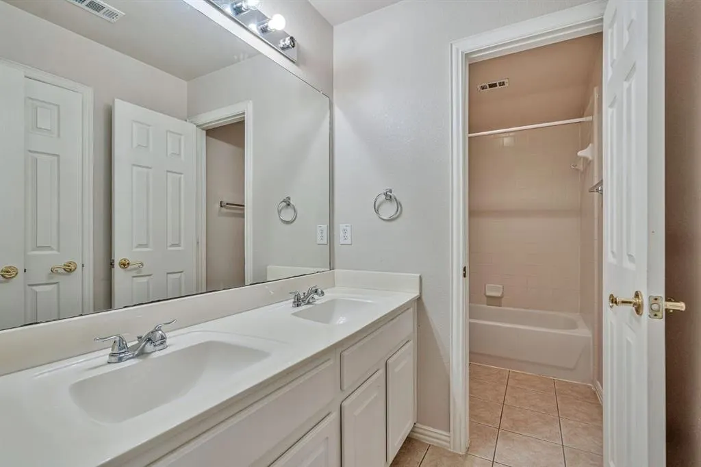 3469 Lincoln Drive